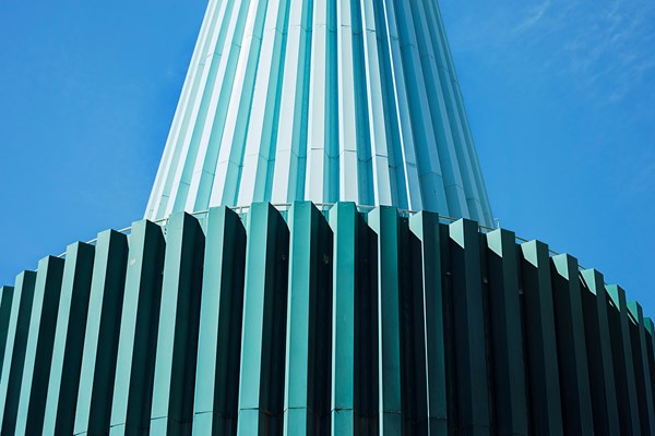 Närbild på ett av Rosenlundsverkets torn.