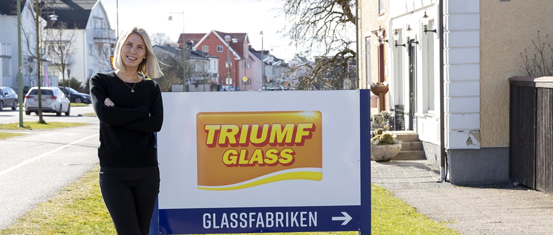 Matilda utanför Triumf Glass.