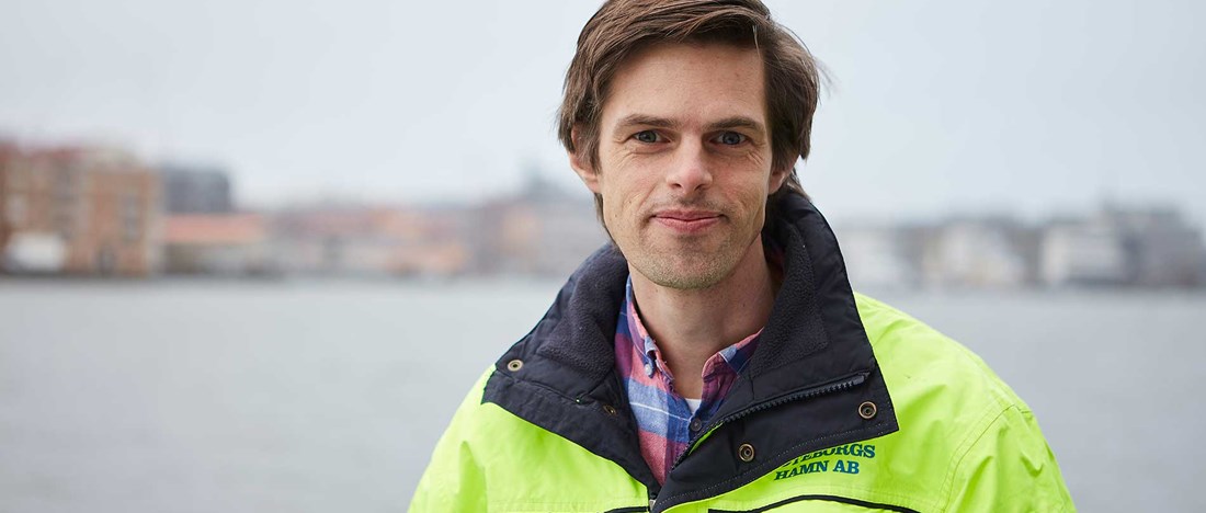 I Göteborg sker just nu stora framsteg mot en elektrifierad hamn.  Ännu fler fartyg skall anslutas till el samtidigt som man planerar för att på sikt kunna ladda upp helt batteridrivna fartyg.