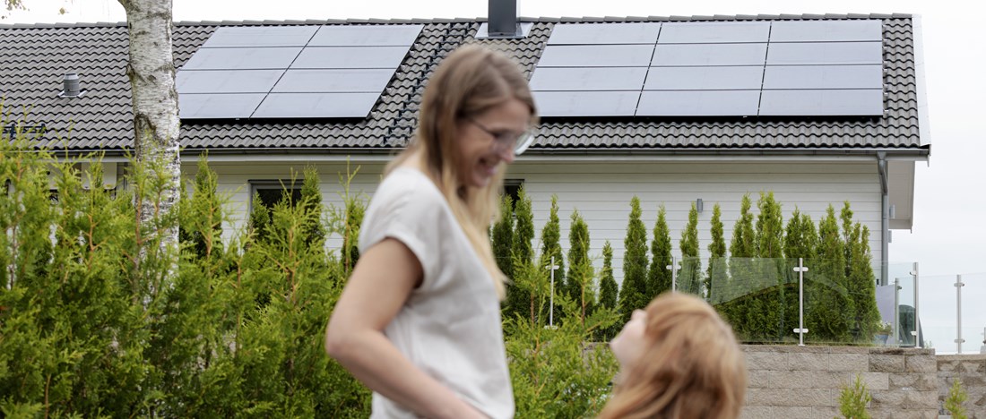 En ritning visar hur den planerade bioångpannan i Rya kommer se ut sedd från vattnet.
