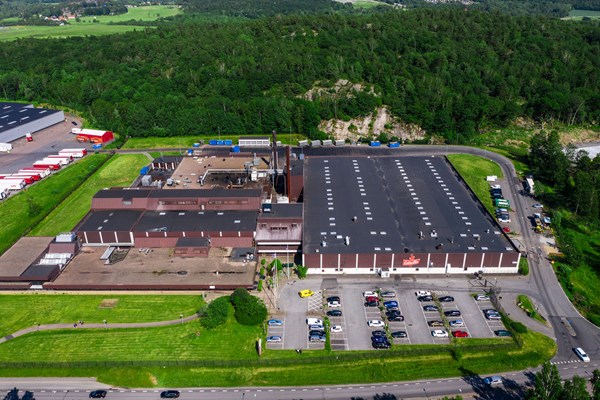 Flygbild över Estrellas snacksfabrik i Angered.