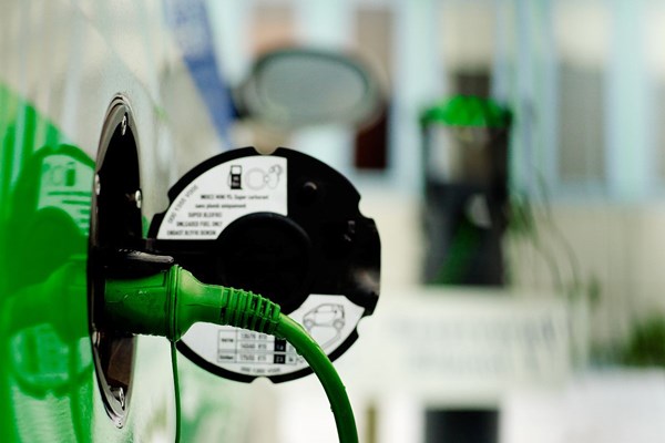 Genombrott för V2G-teknik: Första gången elbilsbatterier levererar effekt direkt till lokal effekthandel